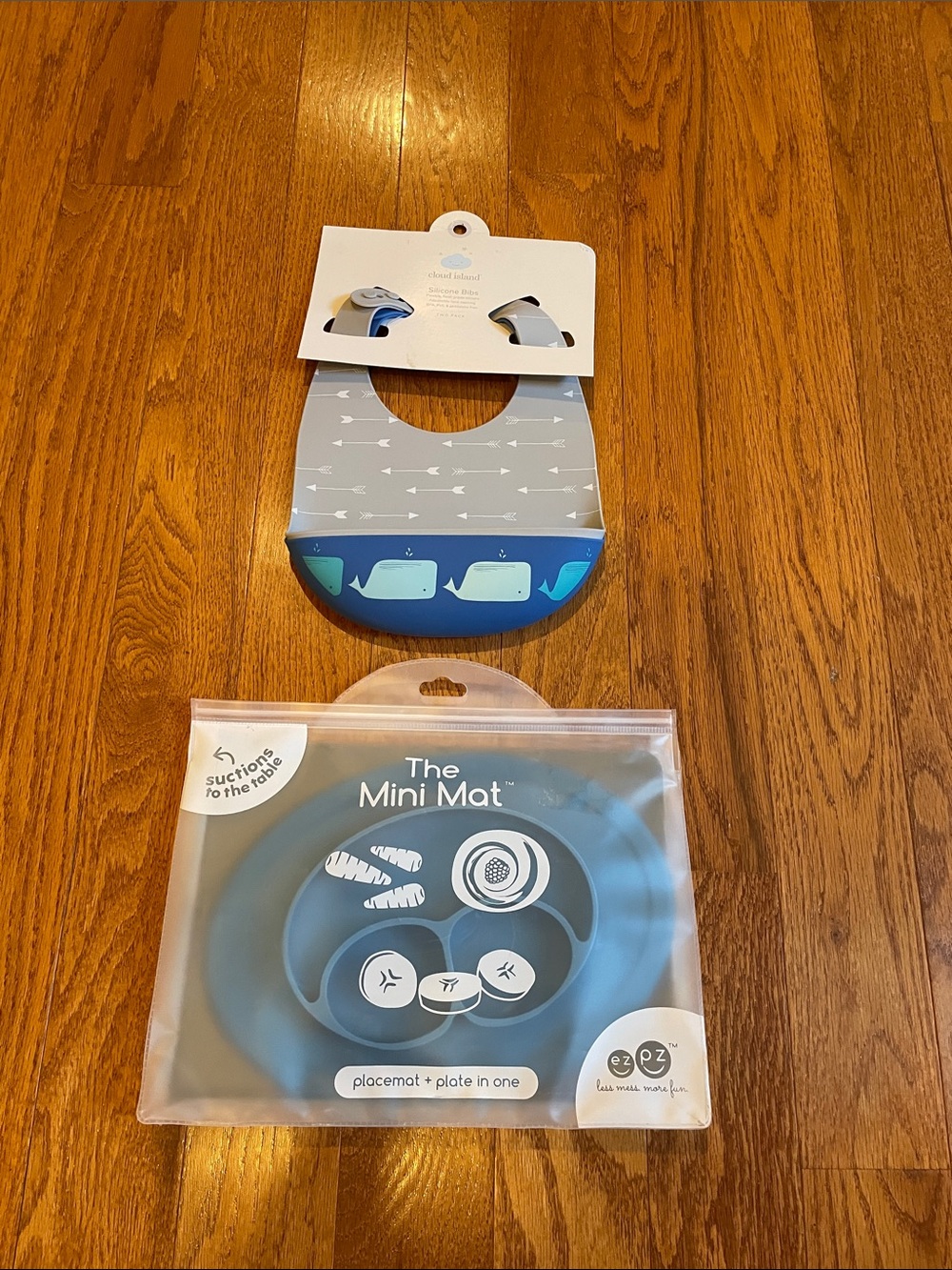 Mini Mat and Silicone Bibs Bundle. Mini Mat Placemat/Plate in one and NWT Bibs